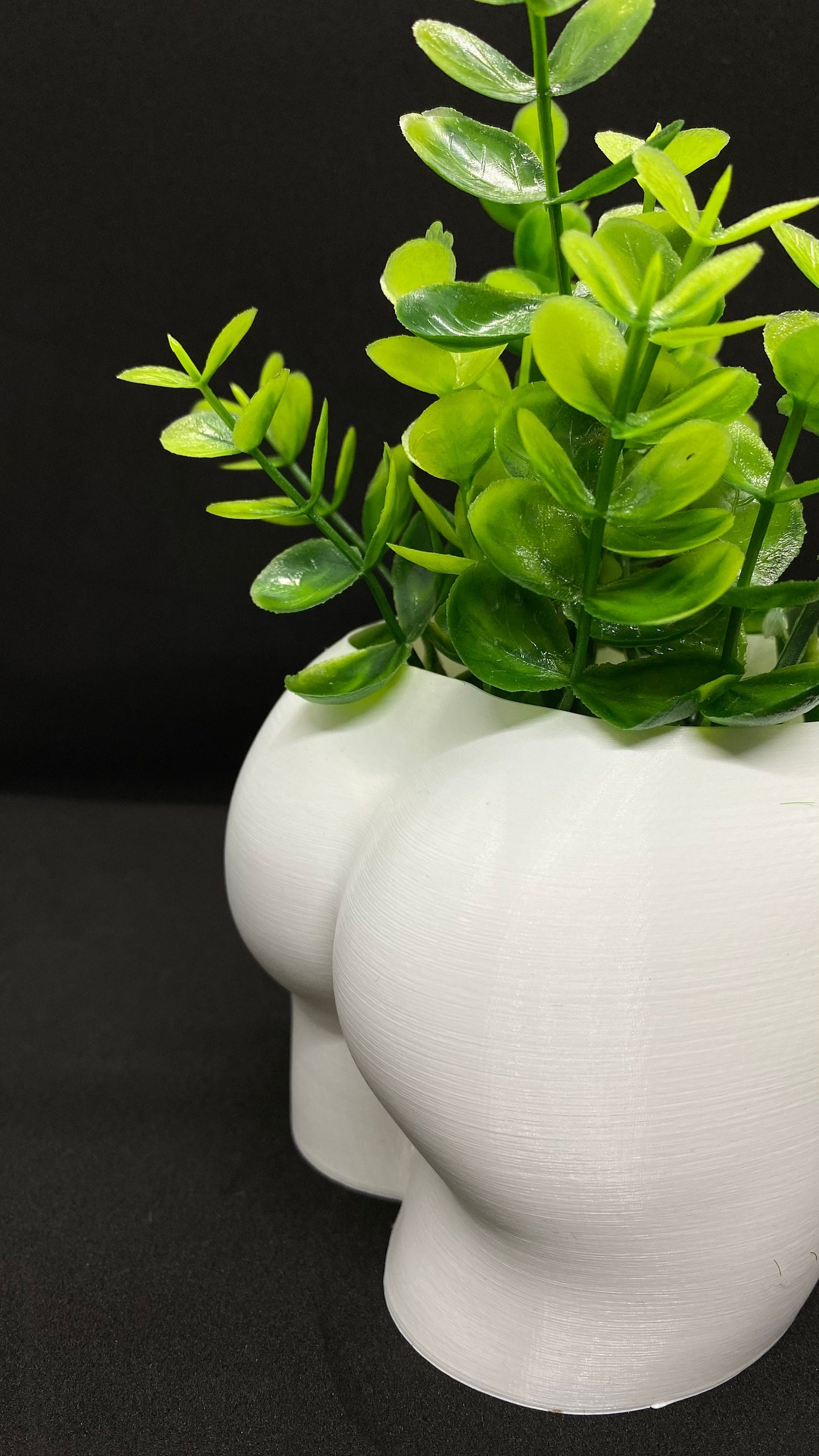 Booty-shaped plant vase in white PLA plastic