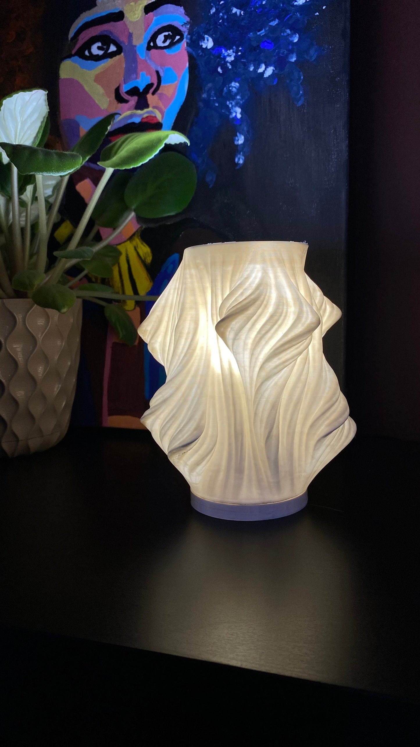 Wavy Table Lamp / 3D printed