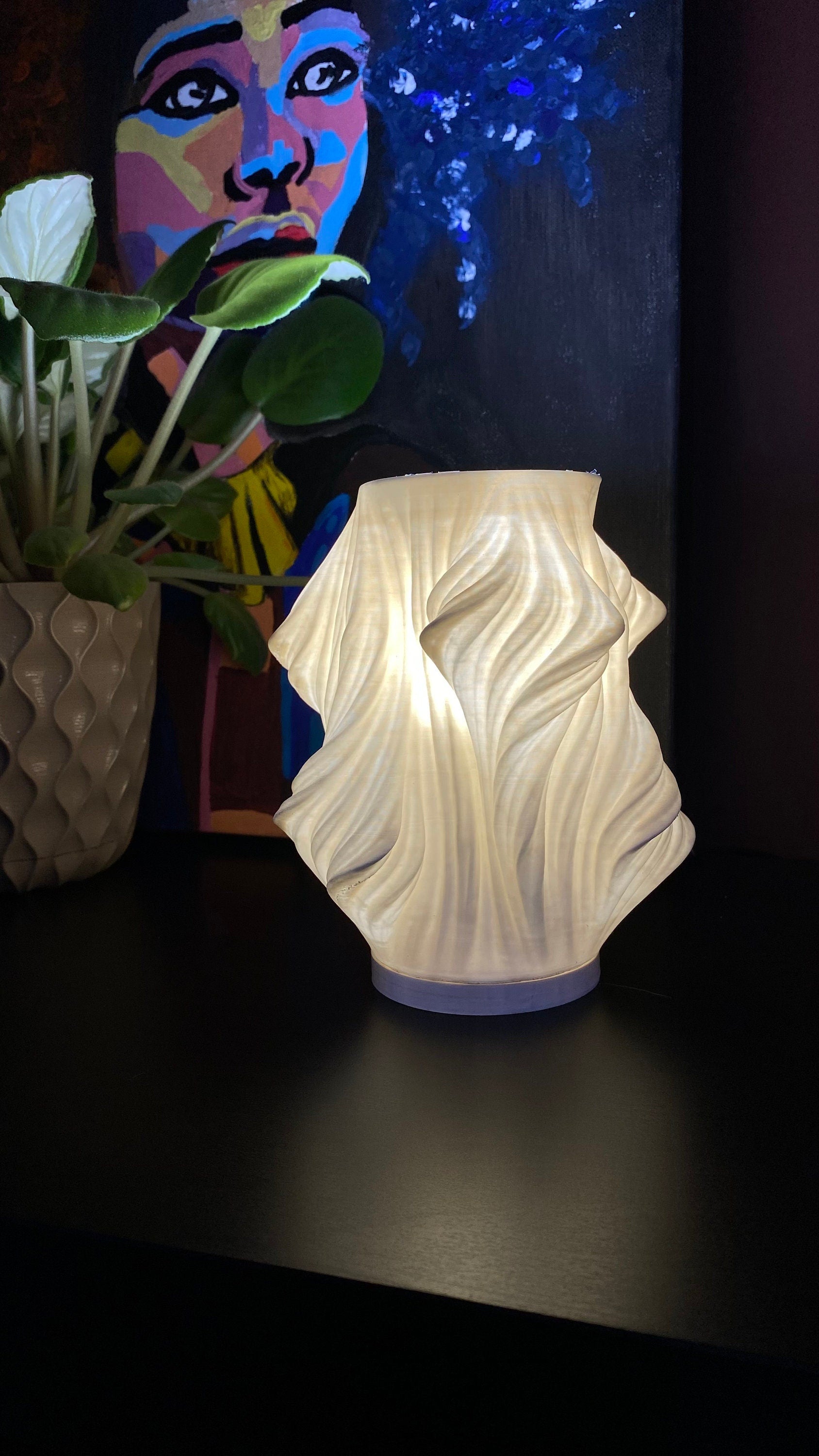 Wavy Table Lamp / 3D printed